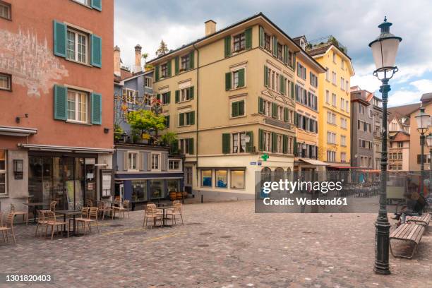 switzerland, zurich, hirschenplatz in niederdorf old town - altstadt stock-fotos und bilder