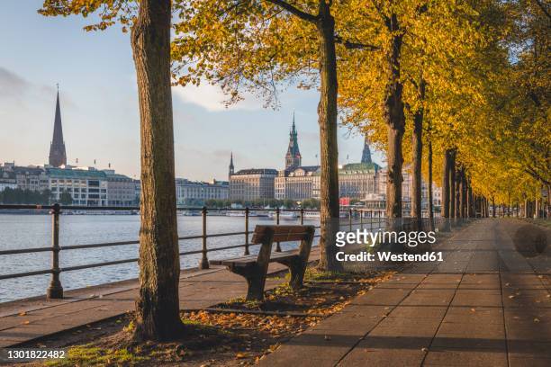 germany, hamburg, neuen jungfernstieg along binnenalster lake and city centre in autumn - alster hamburg stock pictures, royalty-free photos & images