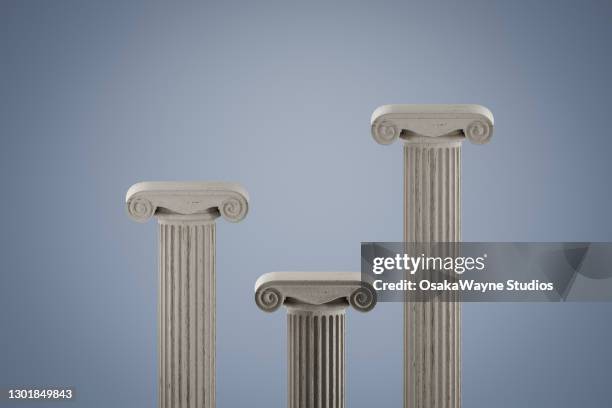 3d illustration of three ancient columns - ancient greek pattern stockfoto's en -beelden