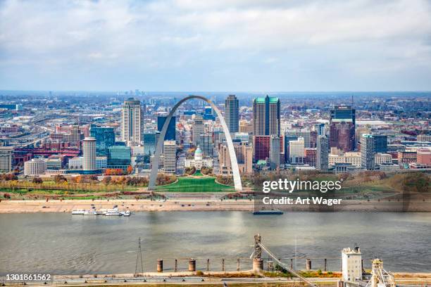 aerial skyline of st. louis - gateway arch st louis stock pictures, royalty-free photos & images