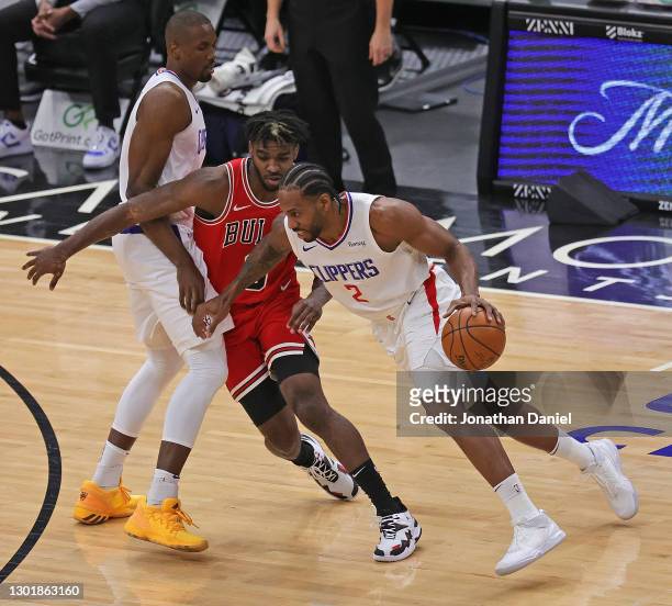 Serge Ibaka of the LA Clippers sets a pick on Patrick Williams of the Chicago Bulls as Kawhi Leonard drives around them at the United Center on...
