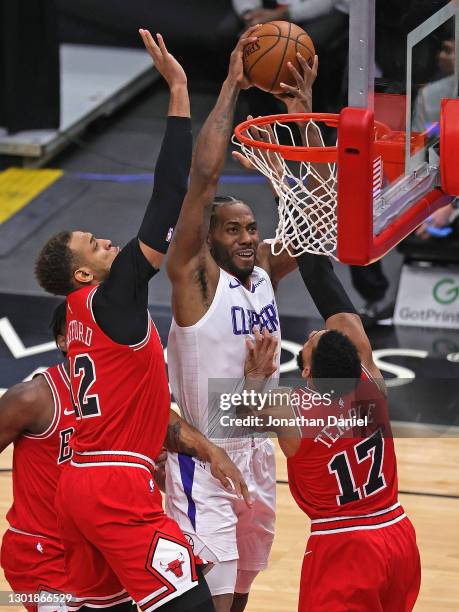 Kawhi Leonard of the LA Clippers tries to get off a shot against Daniel Gafford and Garrett Temple of the Chicago Bulls at the United Center on...