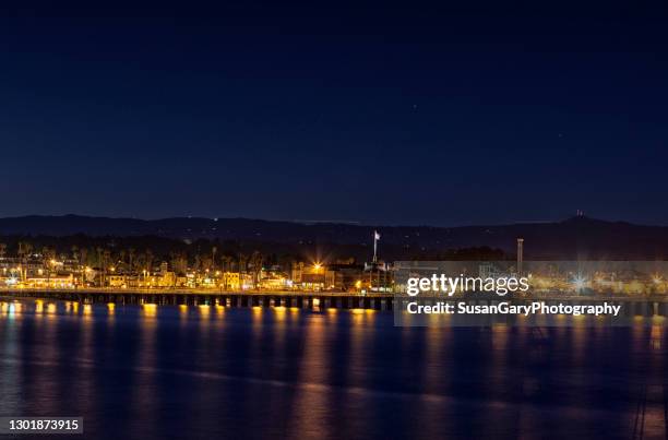 santa cruz boardwalk at night - santa cruz california stock pictures, royalty-free photos & images