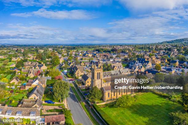 aerial view over the village of broadway, cotswolds, broadway, worcestershire, england, united kingdom, europe - broadway worcestershire stock-fotos und bilder