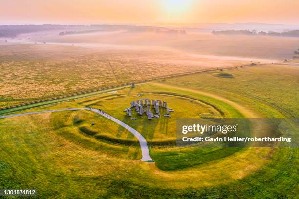 stonehenge, unesco world heritage site, salisbury plain, wiltshire, england, united kingdom, europe - stonehenge stock-fotos und bilder