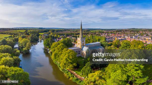 the church of the holy trinity, where shakesphere is buried, river avon, stratford-upon-avon, warwickshire, england, united kingdom, europe - river avon stock pictures, royalty-free photos & images