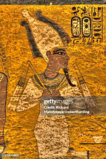 king tut in the form of osiris, tomb of tutankhamun, kv62, valley of the kings, unesco world heritage site, luxor, thebes, egypt, north africa, africa - tutanchamun stock-fotos und bilder