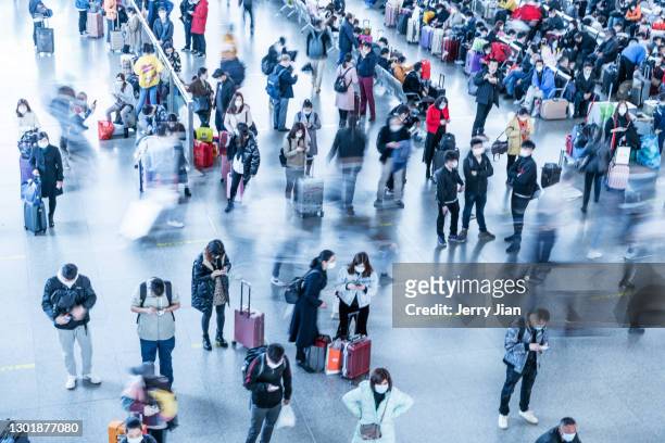 blurred crowd indoors - tradeshow stock pictures, royalty-free photos & images