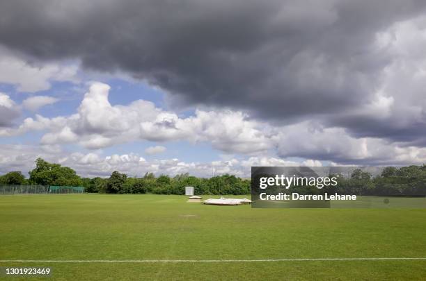 rain stopped play - cricket pitch - kricketplan bildbanksfoton och bilder