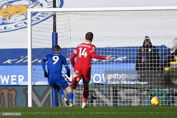 Jamie Vardy of Leicester City scores his team's second goal during the Premier League match between Leicester City and Liverpool at The King Power...