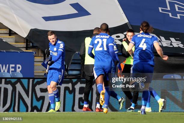 Jamie Vardy of Leicester City celebrates with teammates after scoring his team's second goal during the Premier League match between Leicester City...