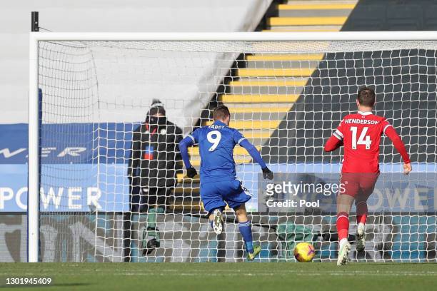 Jamie Vardy of Leicester City scores his team's second goal during the Premier League match between Leicester City and Liverpool at The King Power...