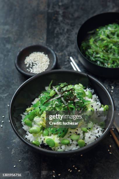 vegane reisschale - rice bowl stock-fotos und bilder