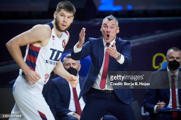Coach Sarunas Jasikevicius of Barsa and xxxxxxx of TD System Baskonia during Semi Finals of King's Cup match between Barsa and TD System Baskonia at...