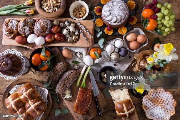 paasmaaltijd - paasbrunch stockfoto's en -beelden