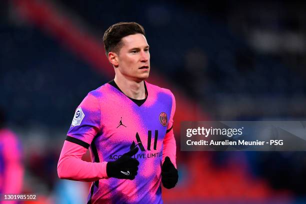 Julian Draxler of Paris Saint-Germain looks on during the Ligue 1 match between Paris Saint-Germain and OGC Nice at Parc des Princes on February 13,...