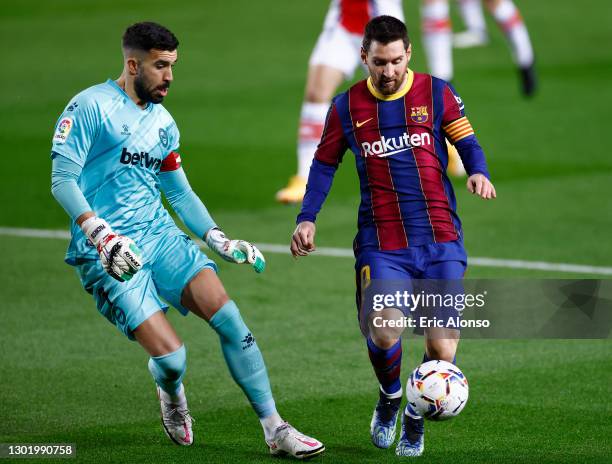 Lionel Messi of FC Barcelona attempts to go round Fernando Pacheco Flores of Deportivo Alaves during the La Liga Santander match between FC Barcelona...