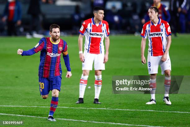 Lionel Messi of FC Barcelona celebrates scoring his side's 2nd goal during the La Liga Santander match between FC Barcelona and Deportivo Alavés at...