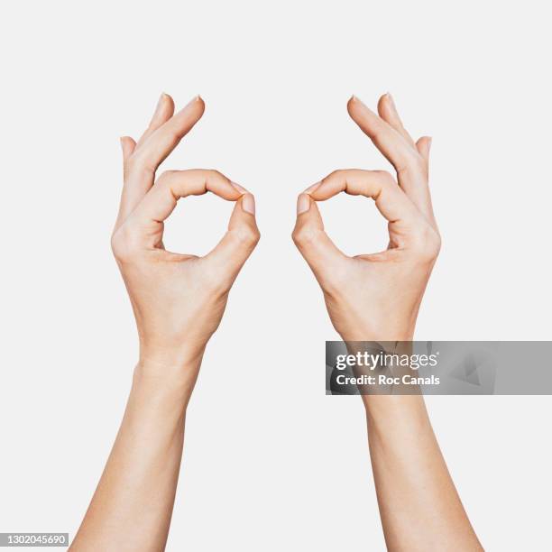 binoculars hands - hand sign fotografías e imágenes de stock