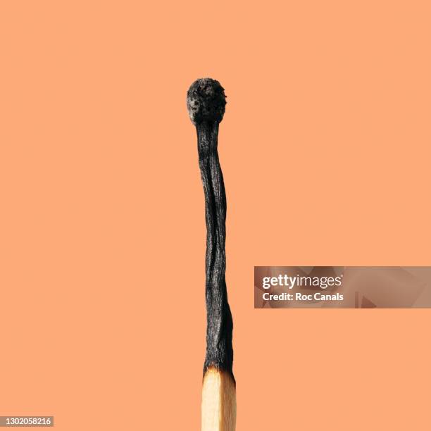 burnt matchstick - streichholz stock-fotos und bilder