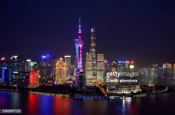 horizon de lujiazui la nuit, changhaï, chine - shanghai tower shanghai photos et images de collection