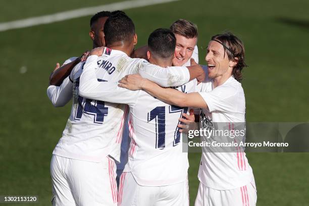 Toni Kroos of Real Madrid celebrates with Vinicius Junior, Casemiro, Lucas Vazquez and Luka Modric after scoring their team's second goal during the...
