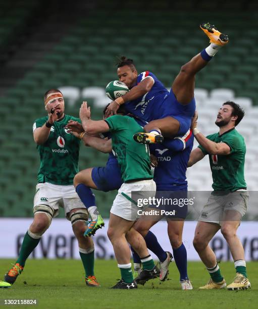 Teddy Thomas of France gathers a high ball under pressure as Robbie Henshaw of Ireland looks on during the Guinness Six Nations match between Ireland...