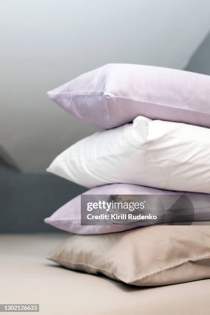 pillows stacked on a bed - travesseiro imagens e fotografias de stock