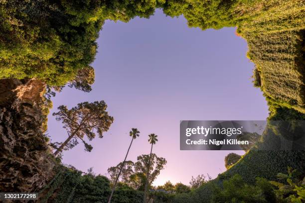 umpherston sinkhole - sinkhole stock pictures, royalty-free photos & images