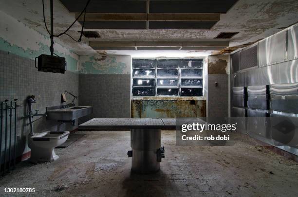 morgue and operating table inside abandoned mental asylum - morgue bildbanksfoton och bilder