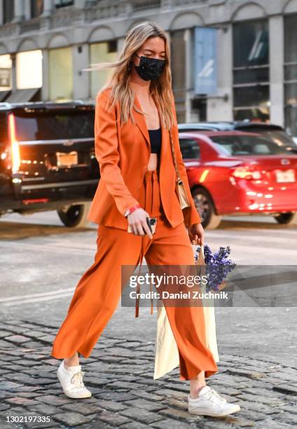 W Orange Photos and Premium High Res Pictures - Getty Images