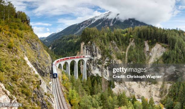 schweiz - rhätische bahn - lauterbrunnen stock pictures, royalty-free photos & images