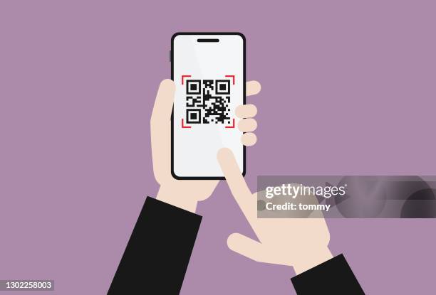 ilustrações, clipart, desenhos animados e ícones de mão segura um celular para usar um código qr - security scanner