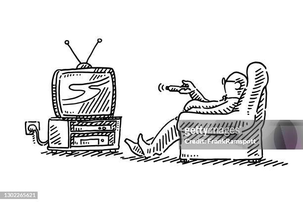 stockillustraties, clipart, cartoons en iconen met de zitting van de mens op fauteuil die tv tekening let - televisie kijken