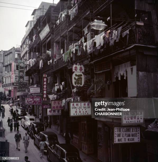 Rue commerçante du quartier de Victoria à Hong Kong, en 1955.