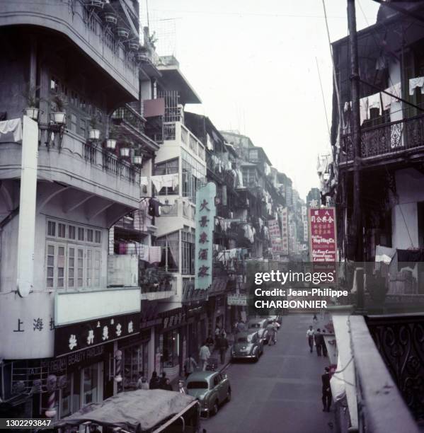 Rue commerçante du quartier de Victoria à Hong Kong, en 1955.