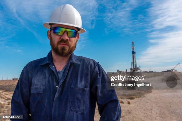 Distance Oil Rig Oil Rig In Distance Photos and Premium High Res Pictures - Getty Images
