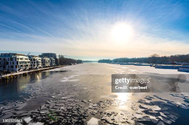 river spree in wintertime - treptower park stock pictures, royalty-free photos & images