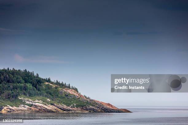 un vistazo al paisaje, desde la carretera 138, entre baie saint-paul y la malbaie en la hermosa región de charlevoix. - río de st lawrence fotografías e imágenes de stock