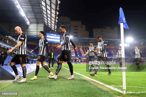 Jonjo Shelvey, Jamal Lewis, Joe Willock, Isaac Hayden and Allan Saint-Maximin of Newcastle United leave the pitch at half time during the Premier...