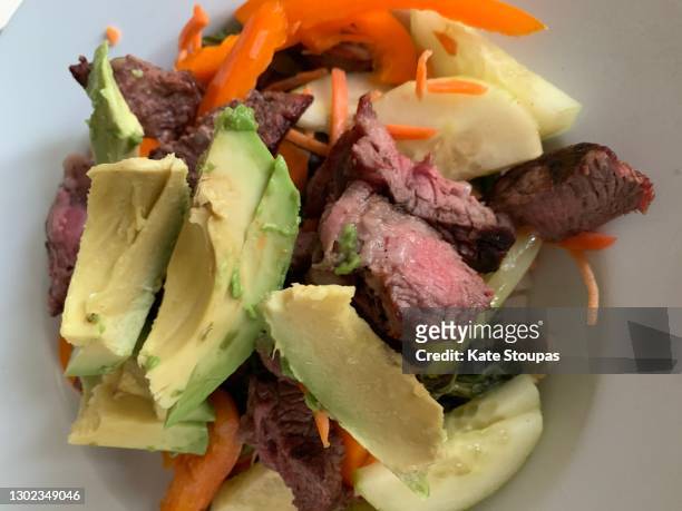 fillet steak salad - bbq avocado imagens e fotografias de stock
