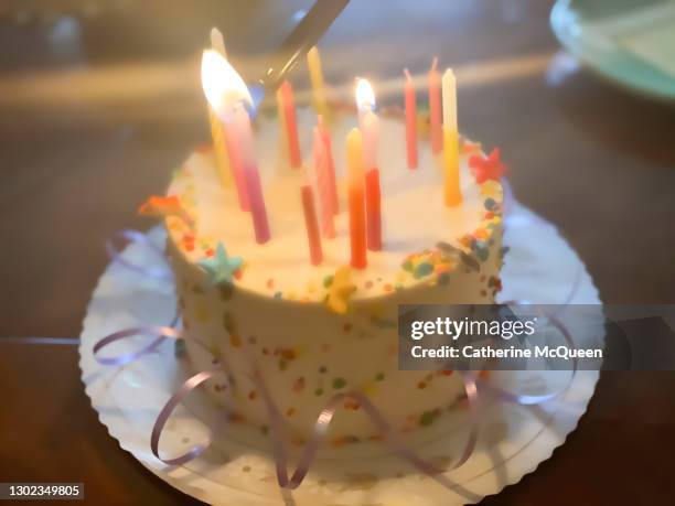 festive birthday cake with candles being lit - 16th birthday - fotografias e filmes do acervo