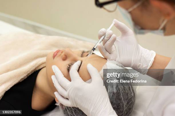woman at the beautician. - relleno dérmico fotografías e imágenes de stock