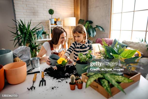 every girl love flowers - plantar imagens e fotografias de stock