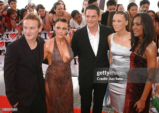 Kevin Simm, Michelle Heaton, Tony Lundon, Jessica Taylor and Kelli Young of Liberty X