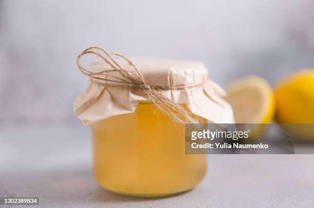 kombucha tea in a glass jar - cidra frutas cítricas - fotografias e filmes do acervo