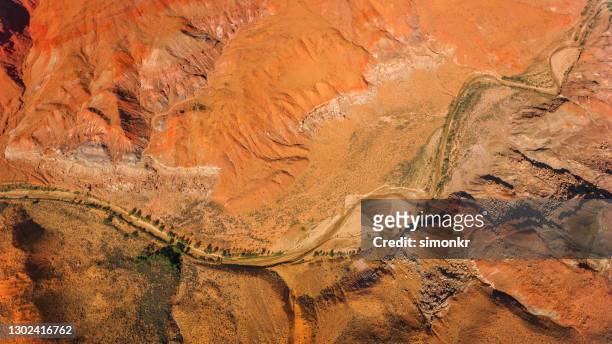 vista aerea del fiume colorado secco e della valle - desert foto e immagini stock