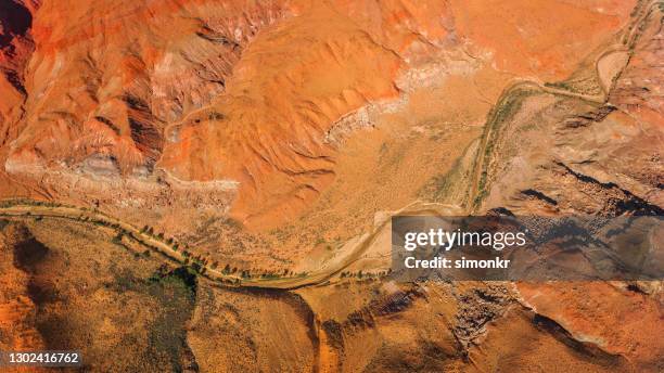 overhead view of dry colorado river and valley - paisagem árida imagens e fotografias de stock