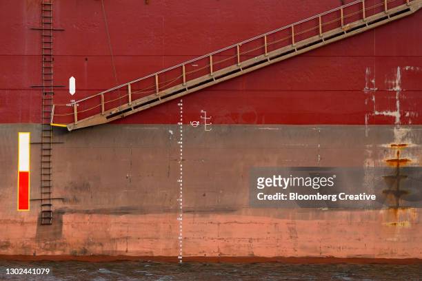 ship's boarding ladder - hull uk stock pictures, royalty-free photos & images