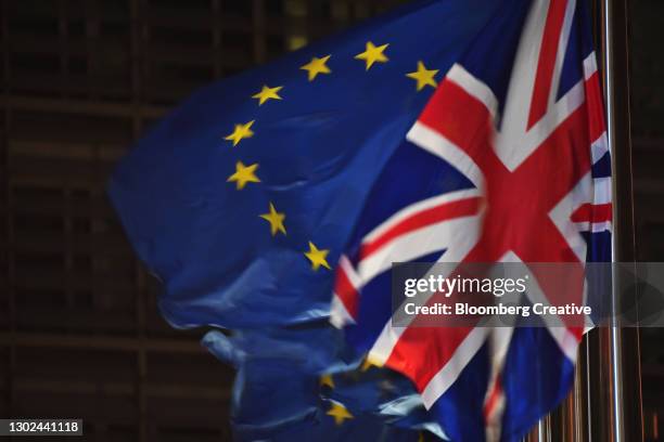 a british flag and european union flag - brexit stockfoto's en -beelden